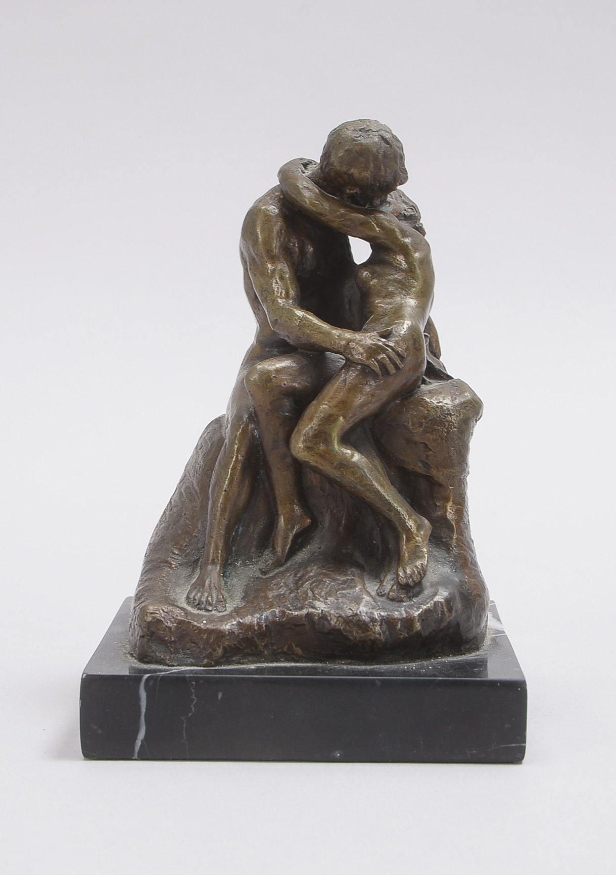 Kleine Bronzeskulptur (nach Auguste Rodin - neuzeitlicher Nachguss), 'Der Kuss', Figur verso mit Gie