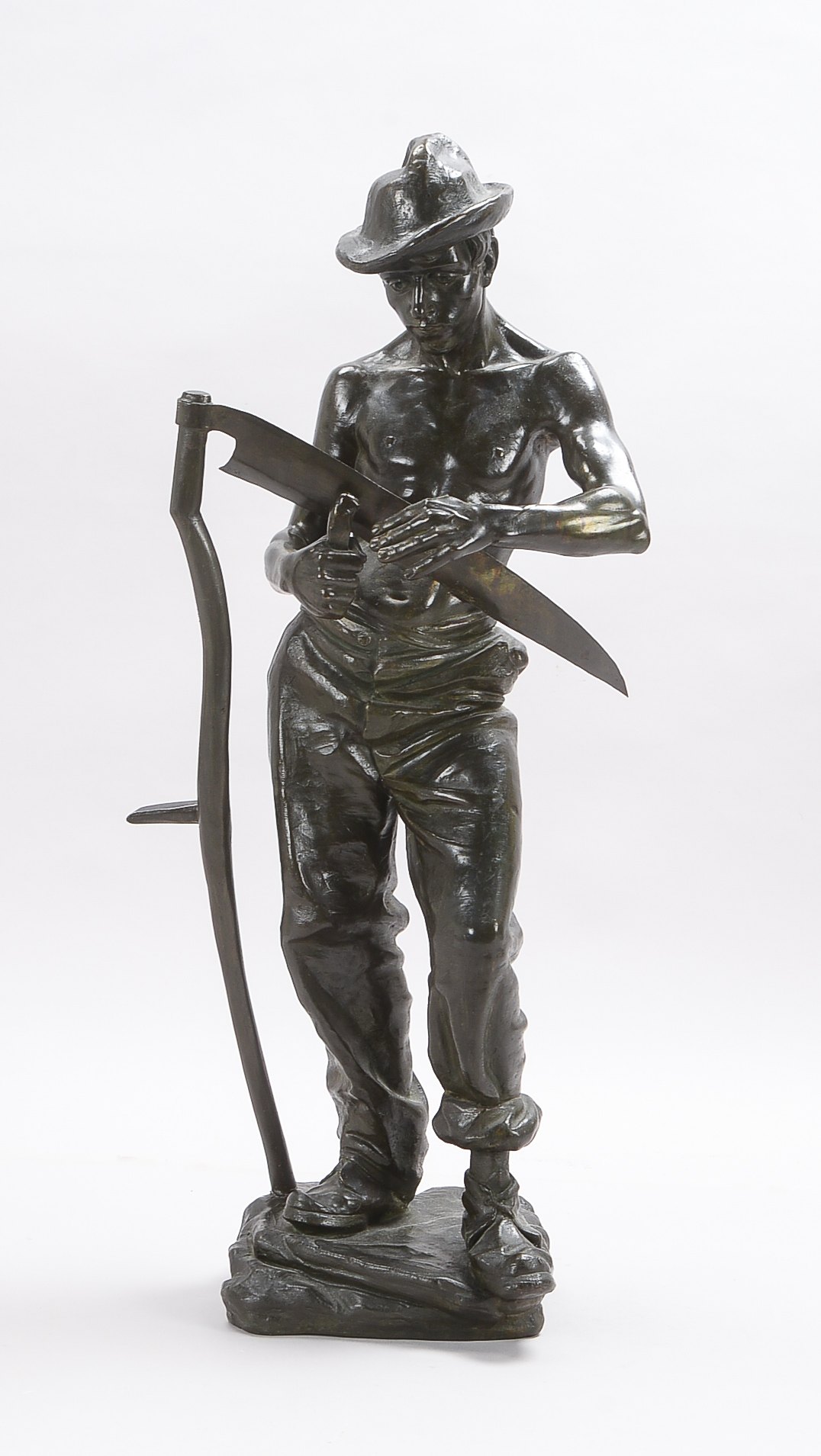 Skulptur, 'Der Sensenmann', Kunstmasse(?) bronziert, unsigniert auf Plinthe nummeriert 3198(?); Höhe