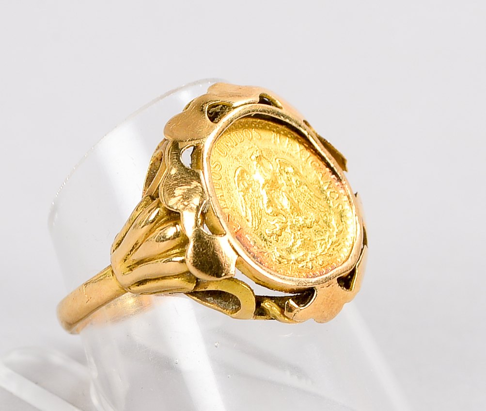 Ring, 585 GG, mit einer Goldmünze 'Dos Peso Mexiko', 900 Feingold; Gewicht Münze 1,66 g, Gewicht Fas