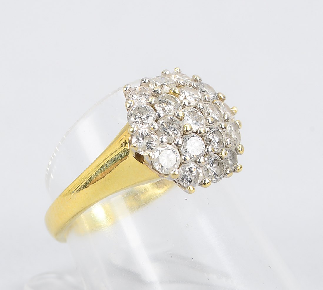 Ring, 585 GG/WG (gestempelt), besetzt mit 19x kleinen Diamanten; RG 55, Gewicht 3,60 g
