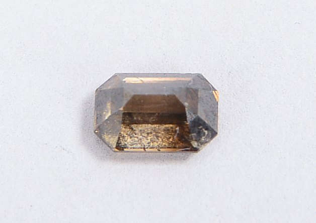 Loser Diamant von ca. 1,52 ct, Stein im Smaragdschliff, Farbe Rauchgrau, 'Si-P1' (mit einzelnen Krat