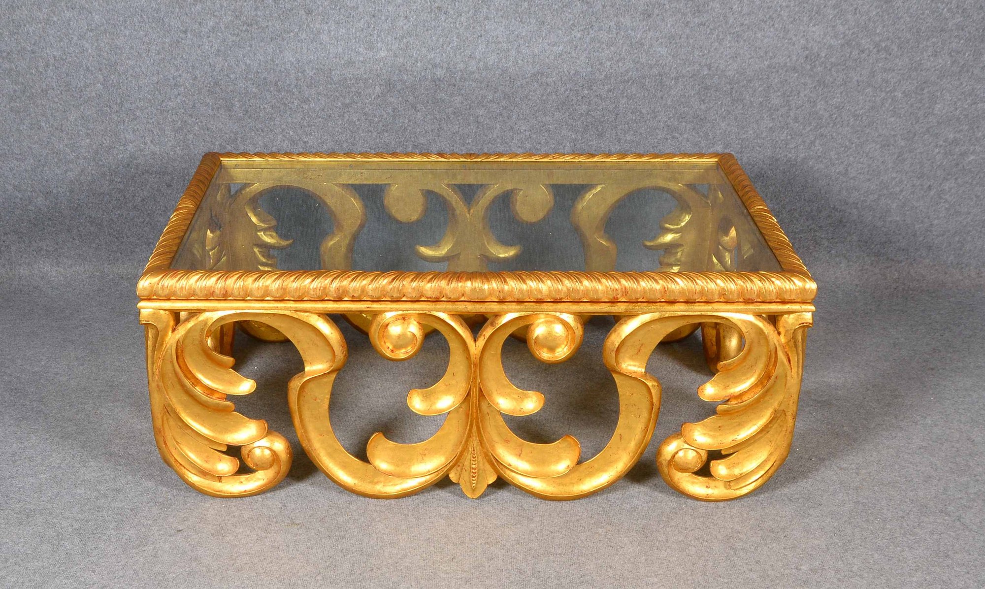 Christopher Guy/Frankreich, Designer-Couchtisch, ornamentales Gestell in barocker Gestaltung, Holz