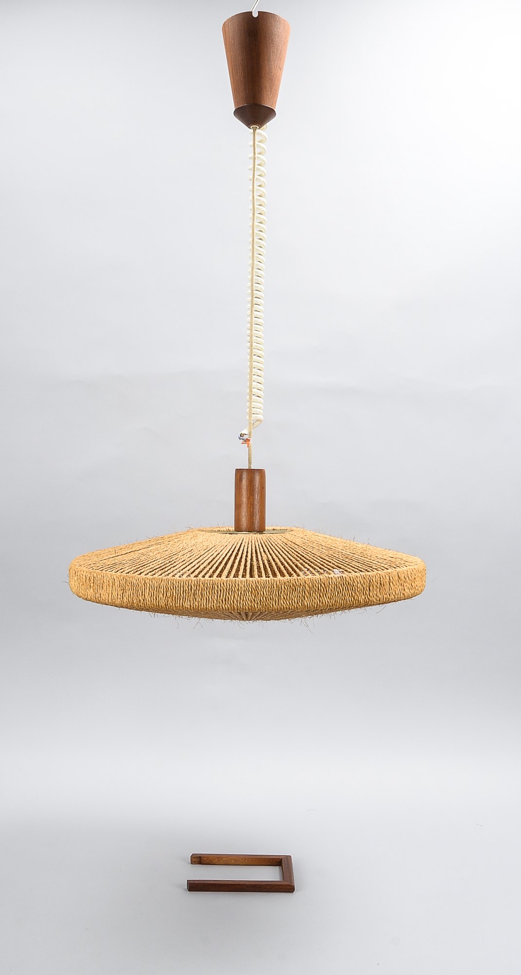 Deckenlampe,Temde Leuchten, 60er/70er Jahre, rund, bespannt mit Jute/Sisalband, sogenanntes UFO-Desi