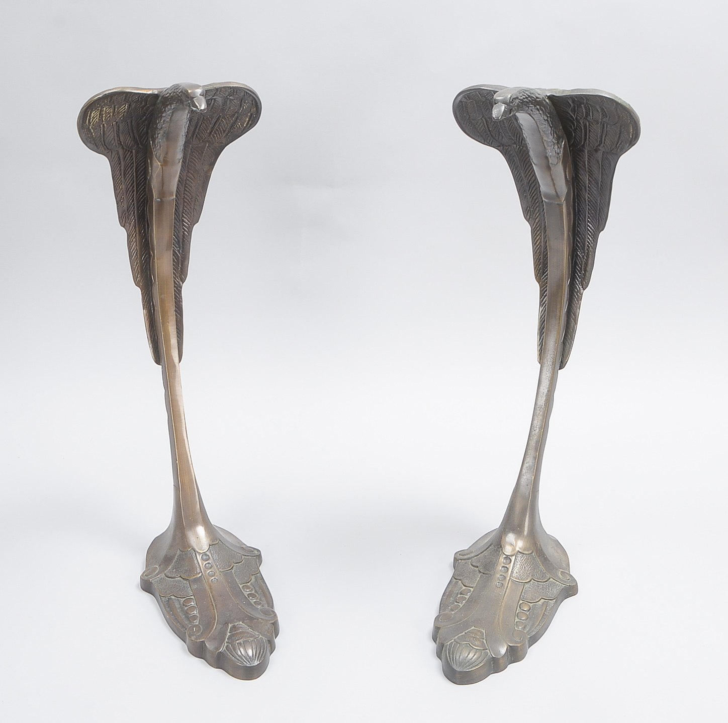 2 Art déco-Lampenfüße, Bronzeguss, in Form eines Adlers, Löcher für Kabeldurchführung vorhanden; 50
