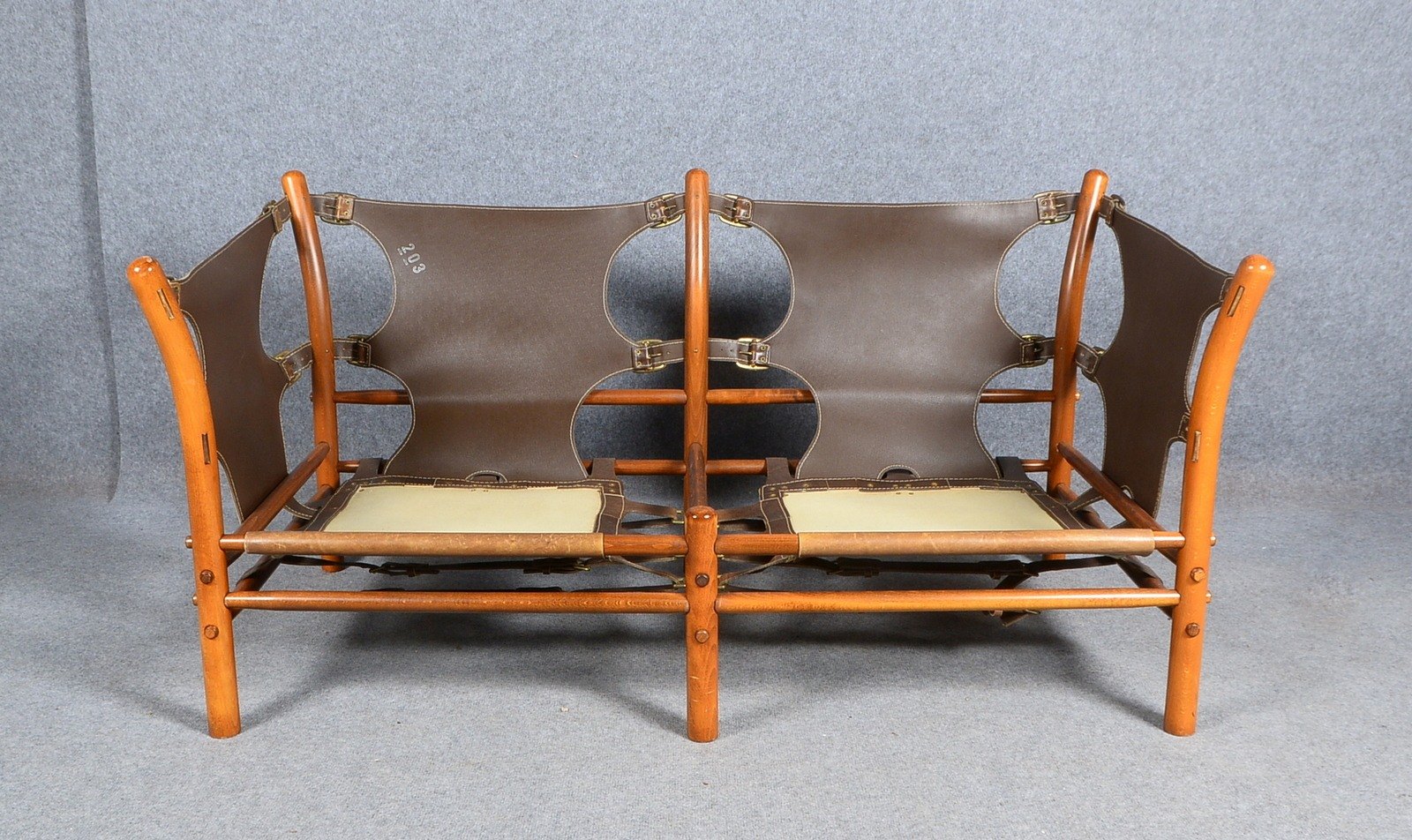 Aneby Møbler/Schweden, Designer-Sofagestell - Zweisitzer-Sofa ohne Sitzauflage!, Modell 'Ilona', Ges