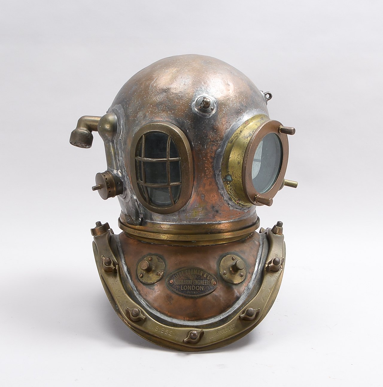 Nautisches Sammlerstück: antiker Taucherhelm (Sieb Gorman & Co./London), Kupfer/Messing, Helmglocke