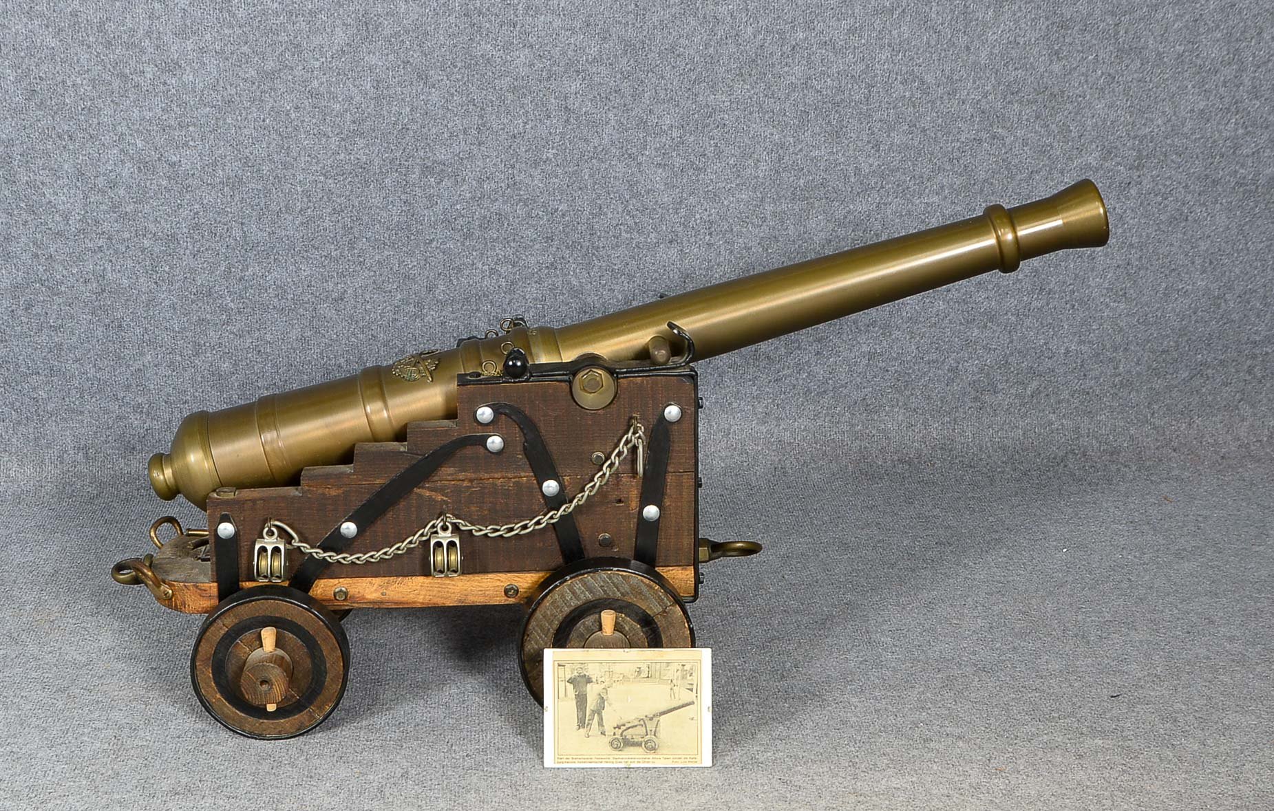 Kanonenmodell (Nachbau einer Karlsruher Kanone), Kaliber 4,5, schwerer gedrehter Messing-Korpus auf