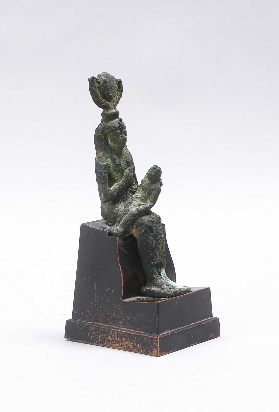 Kleine Bronzeskulptur (ägyptisch), 'Iris und Horus' - Göttinnnendarstellung in sitzender Haltung, Ko