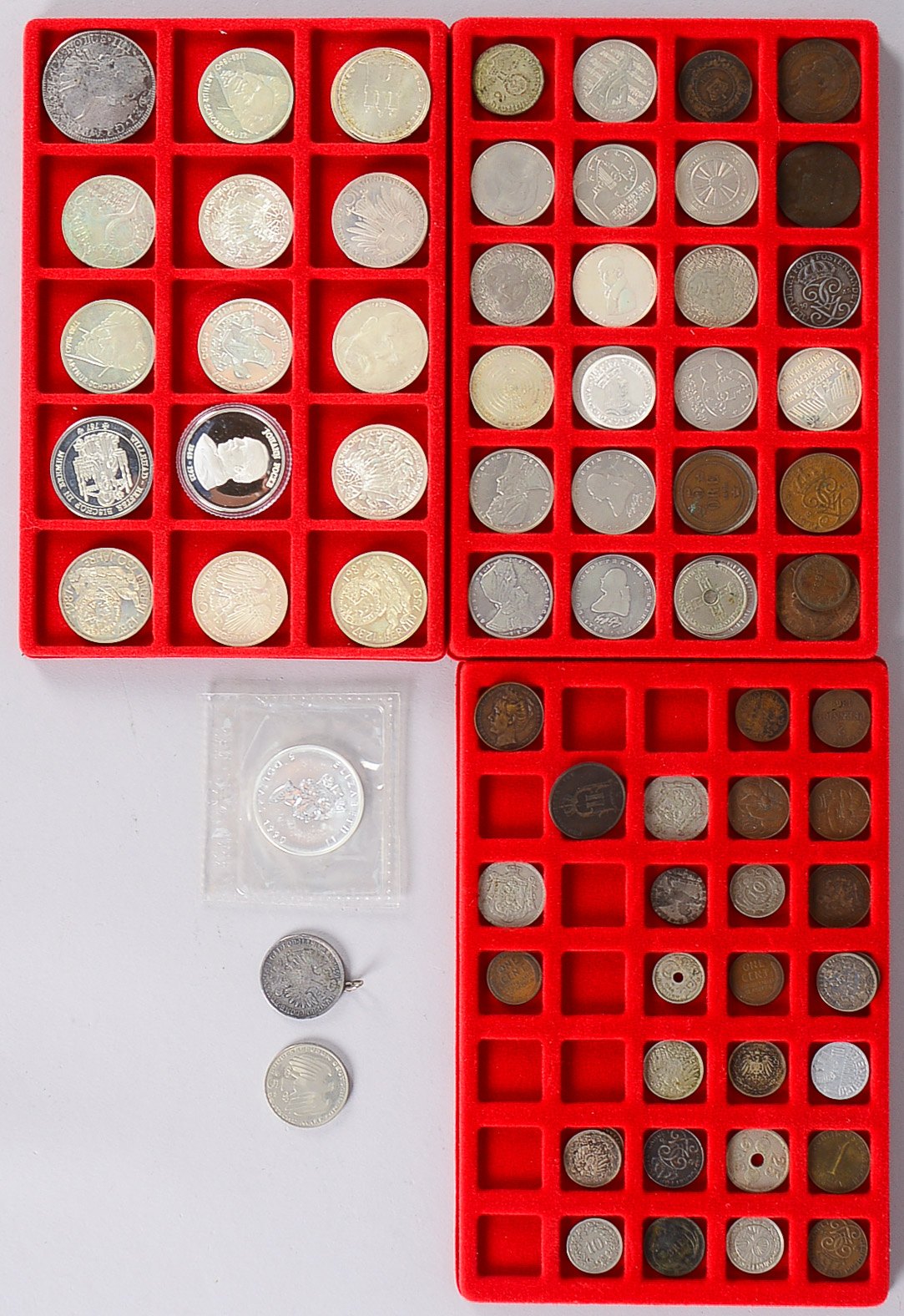 Sammler-Münzkoffer (Deutschland/BRD und Ausland): '5 DM', '10 DM' , u.a. - darunter viel Silber, auf