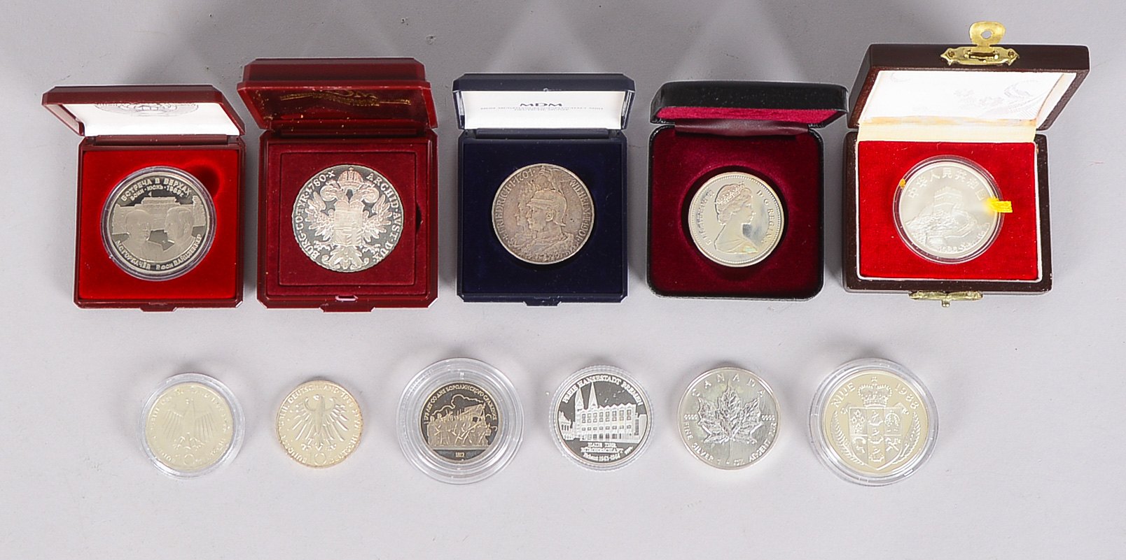 Kleines Gedenkmünzen-Sammlerkonvolut, verschiedene Ausführungen, 10 Stück/davon 8x Silber (1x 'Maria