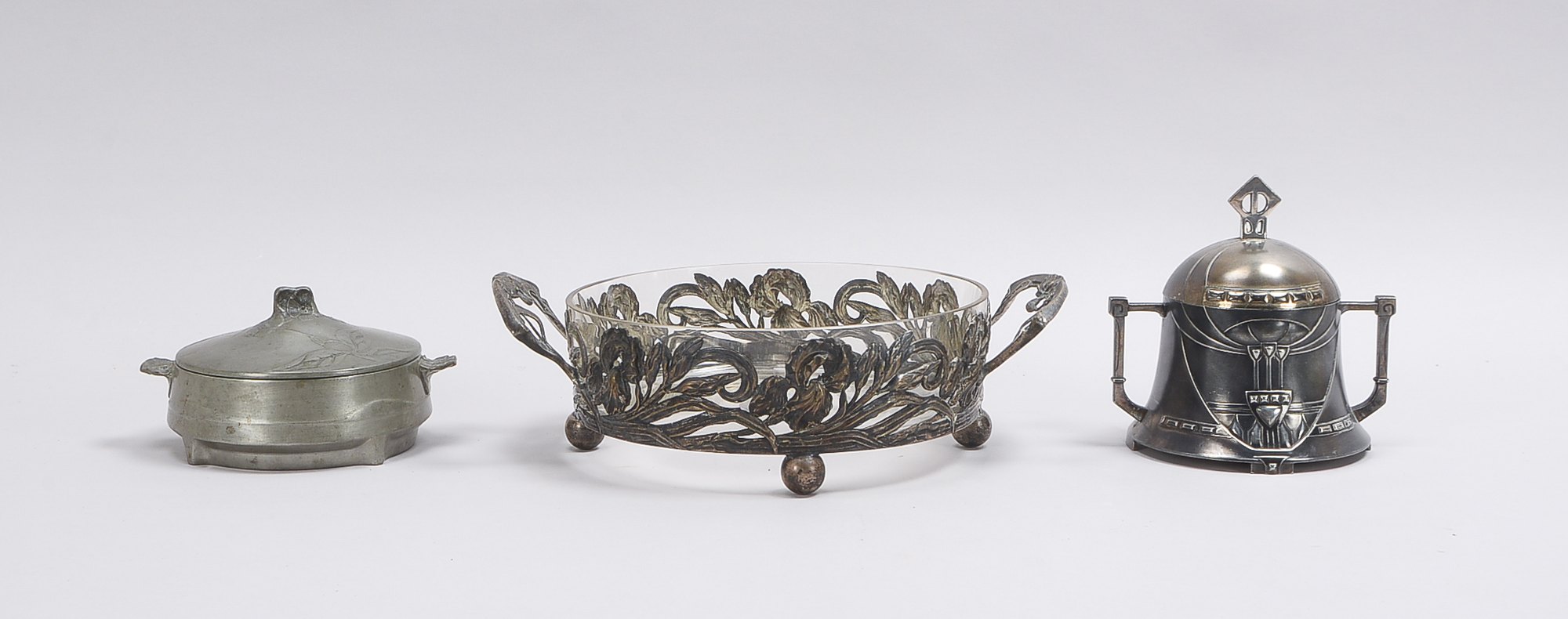Kleines Servierteile-Sammlerkonvolut (Jugendstil), Zinn, verschiedene Gefäße und Ausführungen, 3 Stü