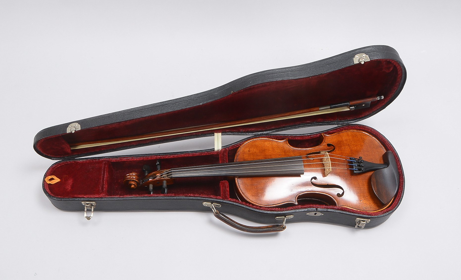 Alte Bratsche (Geigenbaumeister Helmut Mayer/Erlangen), mit Bogen (Engels), im Kasten; Länge 59 cm -