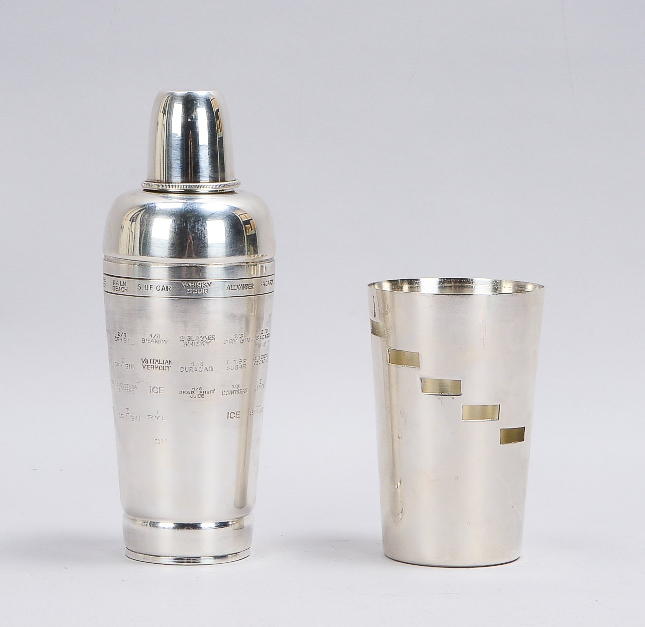 Antiker Cocktail-Shaker (Art déco - Hersteller Ibis/Italien), versilbert, mit Einteilung für untersc