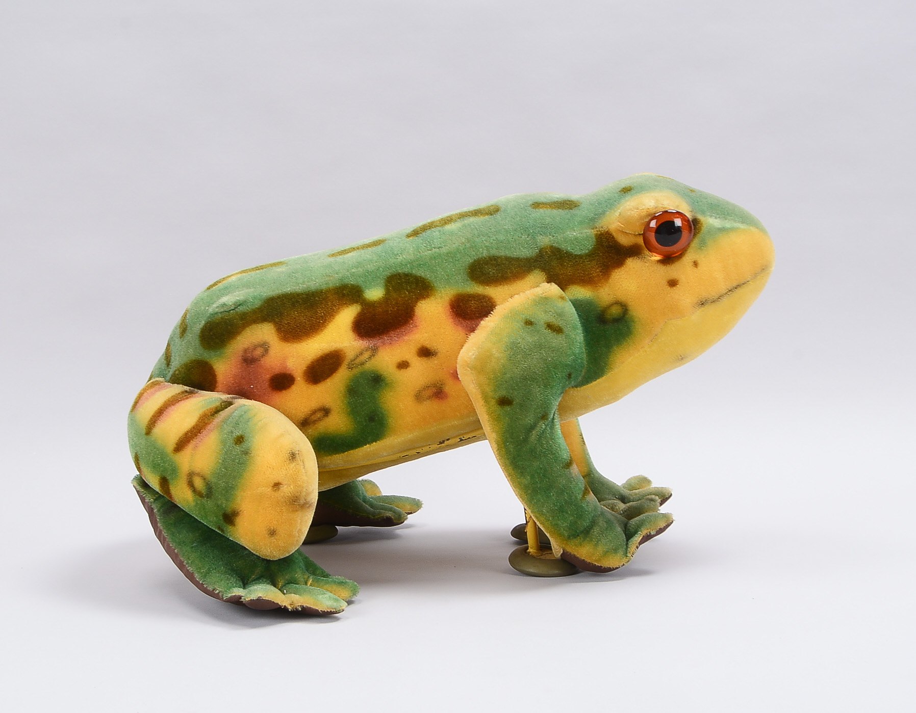 Antikes Sammler-Steifftier, 'Frosch', große Ausführung, mit Glasaugen, Fuß mit Marken-Knopf - auf ge