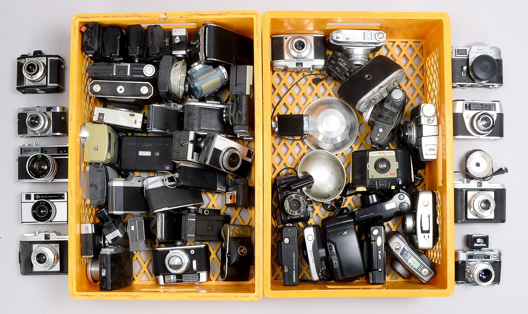 Großes Kamera-Sammlerkonvolut, verschiedene Hersteller und Ausführungen (Agfa, Braun, Kodak, u.a.),
