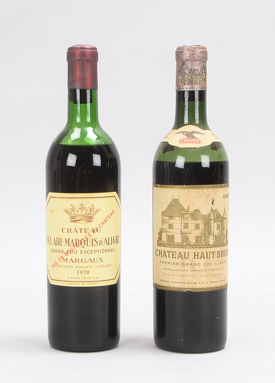 2 alte Rotweine: 1x Château Haut-Brion, 1957, Premier Grand Cru Classe, Appellation Graves, Füllstan