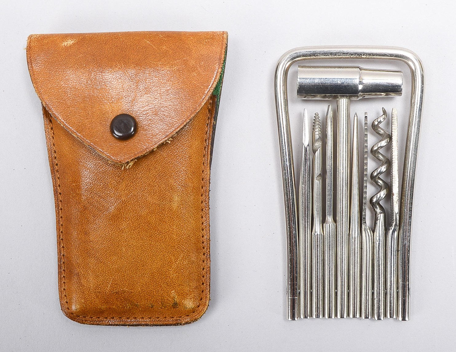 Antikes Multifunktionswerkzeug-Set, Korkenzieher, um 1945