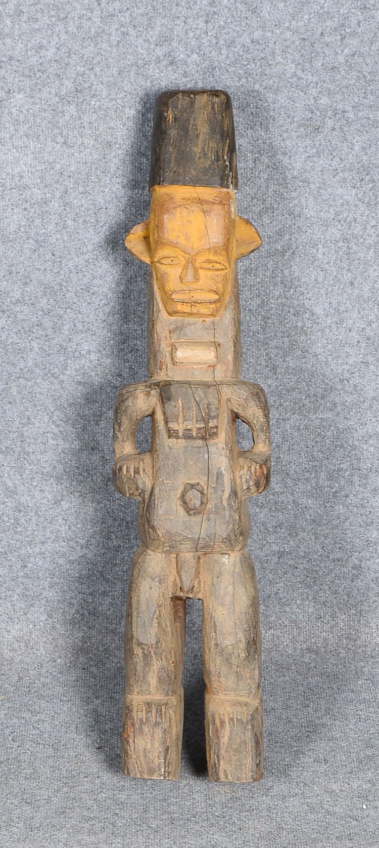 Ritualfigur der Igbo/Nigeria, stehende männliche Häuptlingfigur, Holz, partiell gefasst; Höhe 88 cm