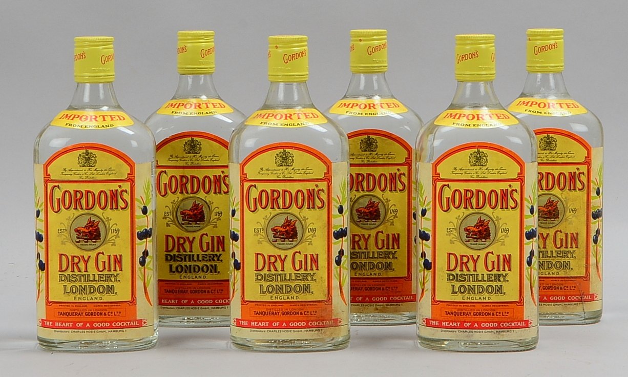 Sammler-Spirituosen, 6 Flaschen: 'Gordon's Dry Gin, Tanqueray, Distillery London' (wohl 70 Jahre alt