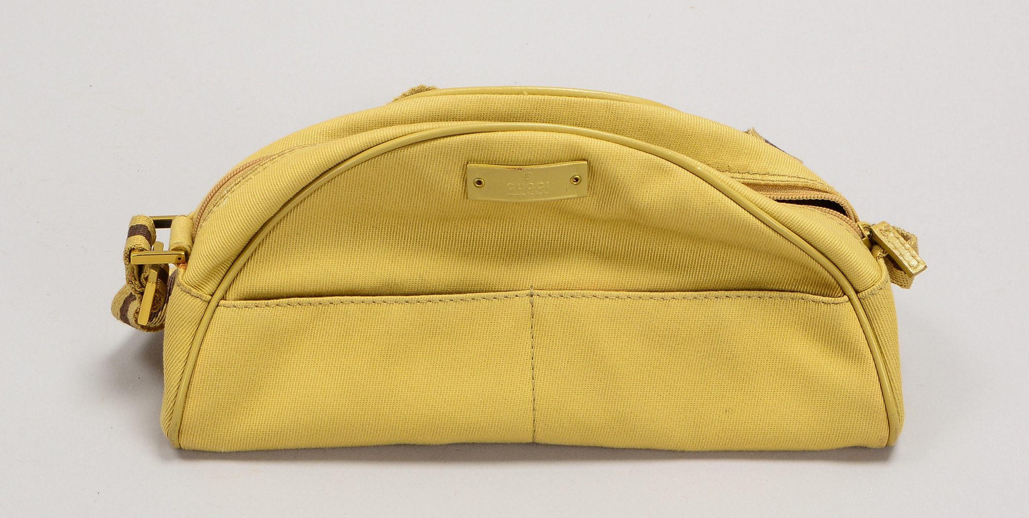 Kl. Gucci-Handtasche, hell beigef., mit Trageriemen, 2x Außentaschen - guter Zust.