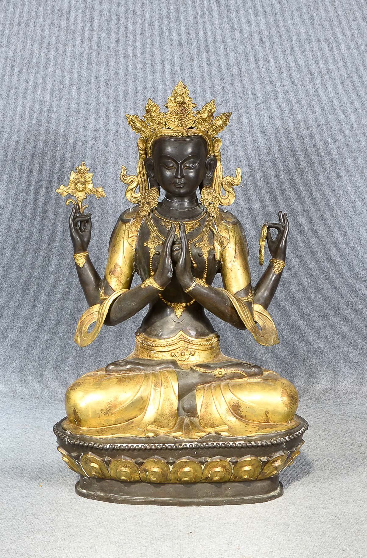 Große Bronzeskulptur (Tibet), 'Shadakshari Avalokiteshvara' - 4-armige 'Bodhisattva des Universellen
