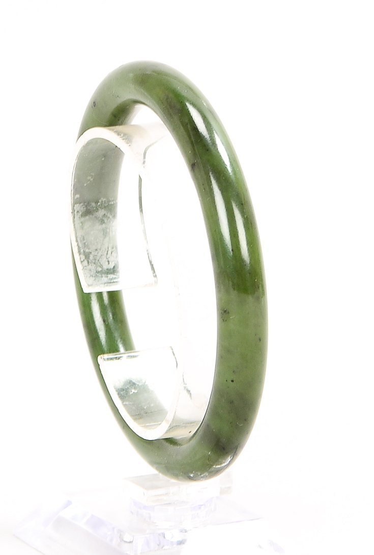 Armreif, wohl China, spinatgrüne Jade, Durchmesser innen Ø 6 cm