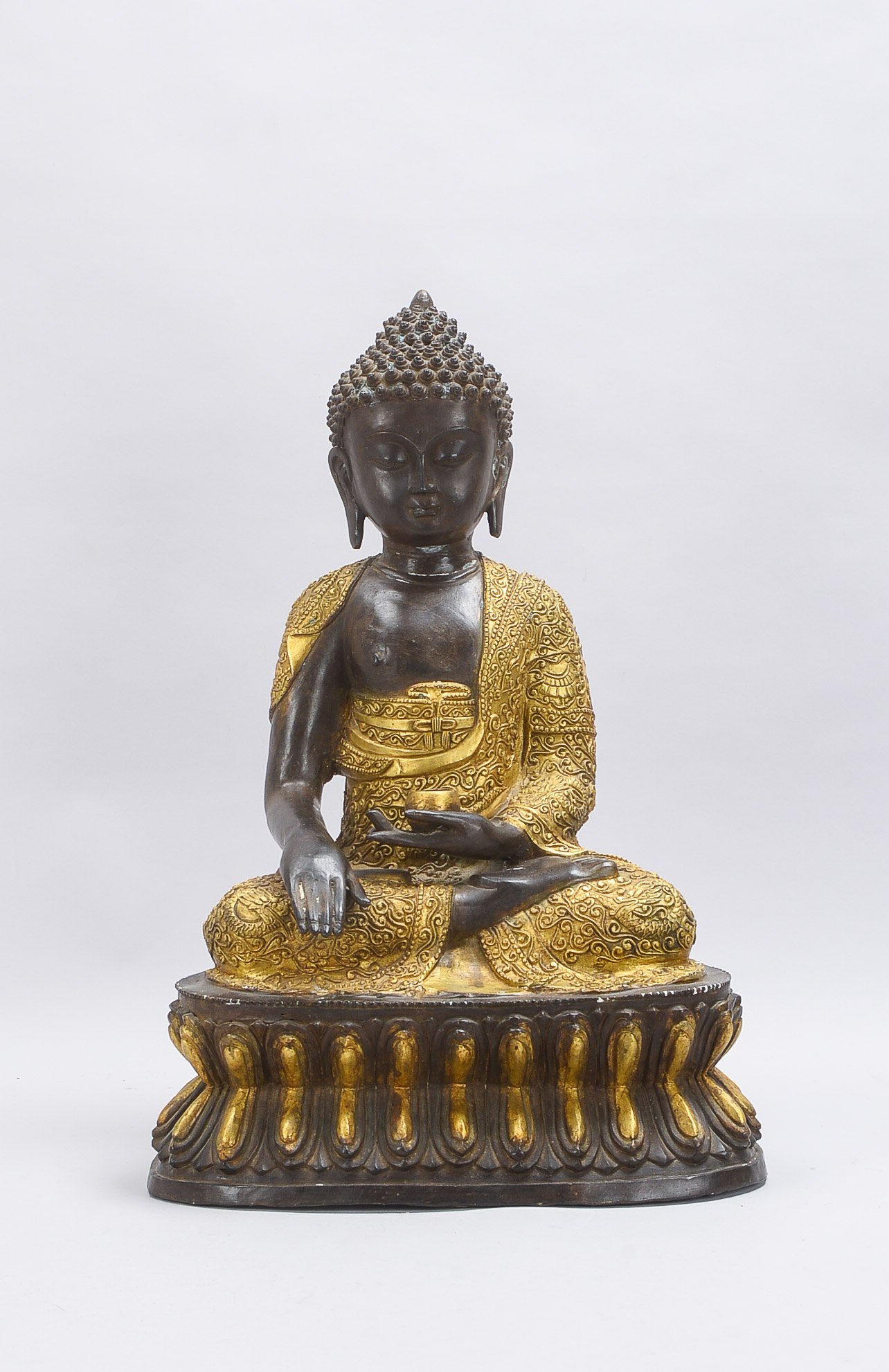Antike Bronzefigur, 'Buddha Shakyamuni' (als Medizin-Buddha mit Salbgefäß und Erdberührungsgeste dar