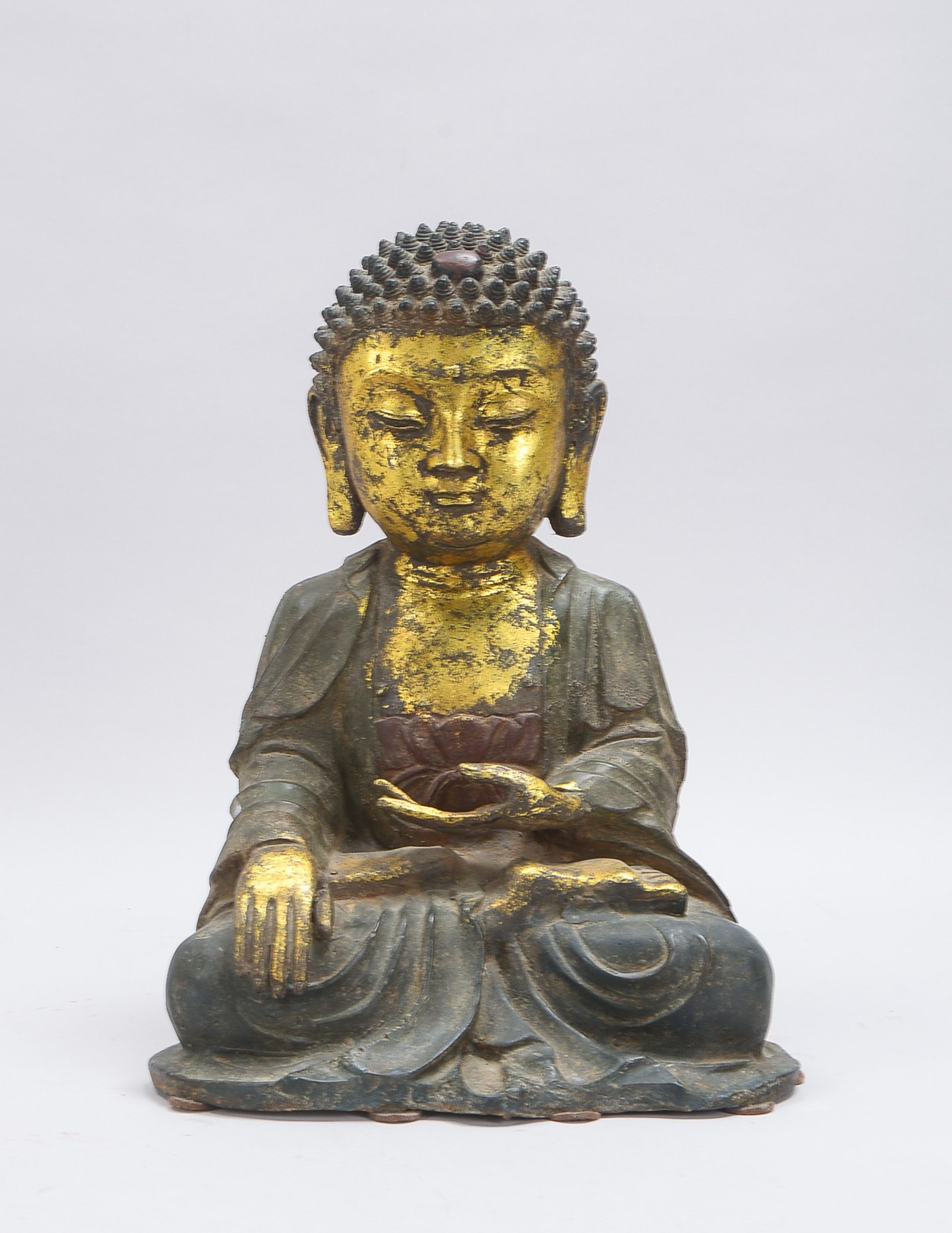 Antike Eisenguss-Figur (China), 'Buddha Shakyamuni' (in Bhumisparsa-Mudrahaltung dargestellt), parti