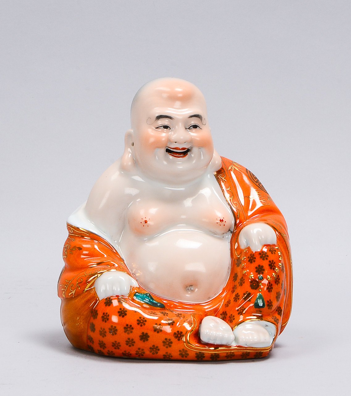 Porzellanfigur (China, Republikzeit/1912 - 1949), 'Lachender Buddha mit Gebetskette', im Boden mit P