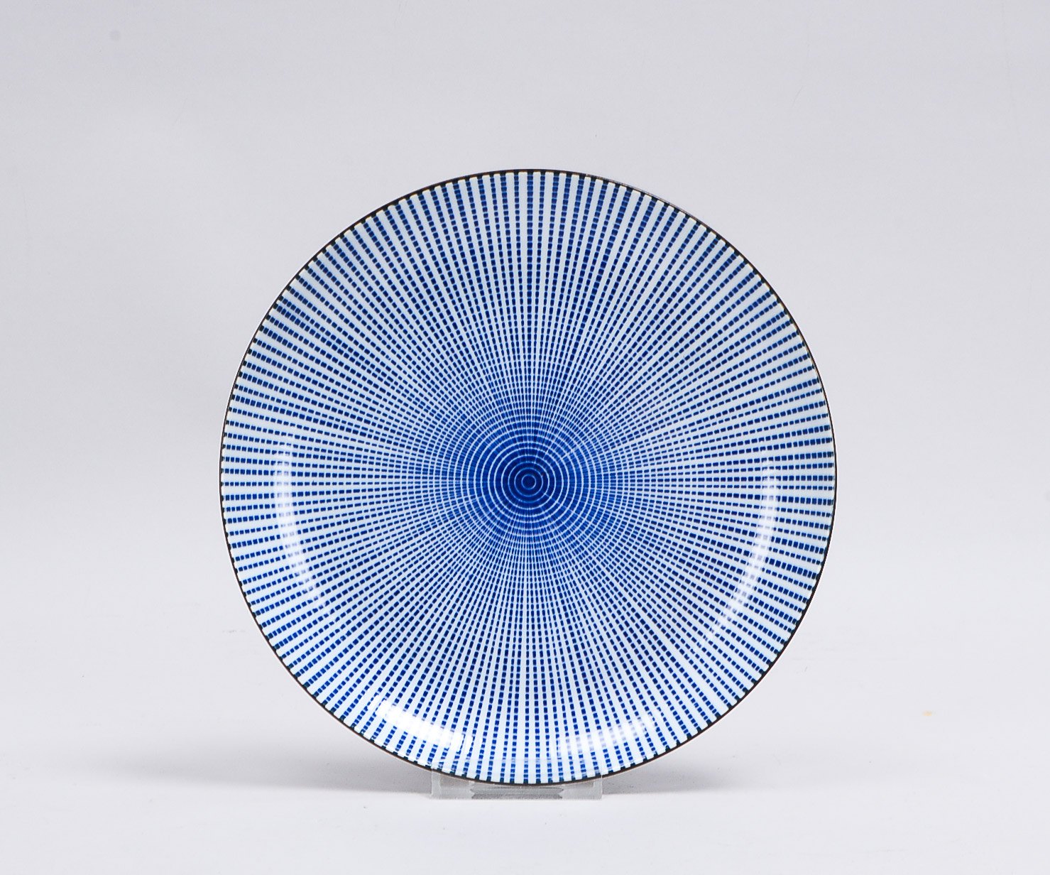 Porzellanteller (China, 2. Hälfte des 20. Jahrhunderts), mit geometrischem Dekor in Blau, im Boden g