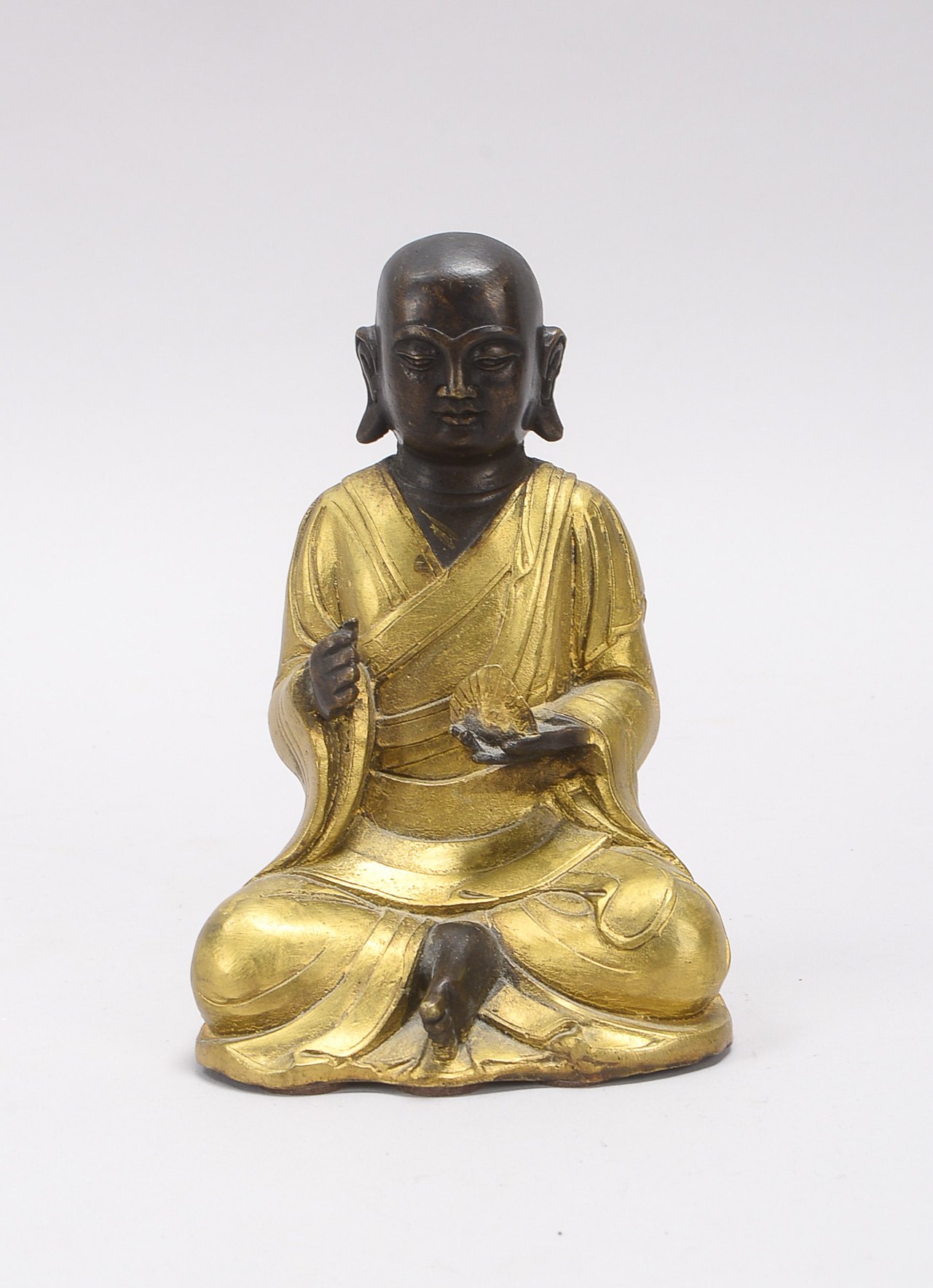 Bronzefigur (Tibet), 'Arhat - Luohan', Bronze mit dunkler Patina, Figur mit Wunschstein in den Hände