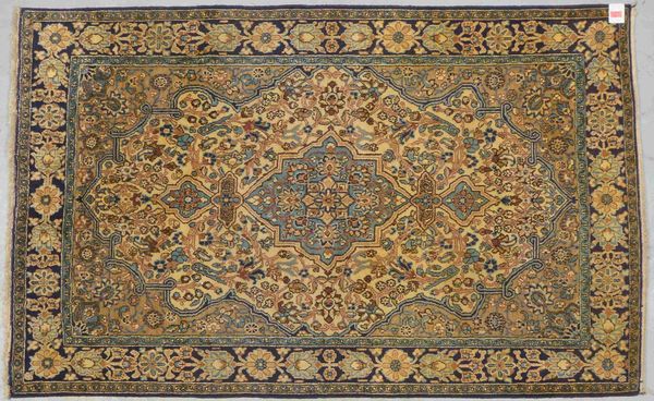 Djosan-Orientbrücke, Pflanzenfarben, hellgrundig, Flor in gutem Zustand - wohnfertig; Maße 205 x 130