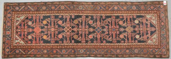 Malayer-Orientgalerie, antik, Pflanzenfarben, mit Herati-Muster, in gutem Erhaltungszustand
