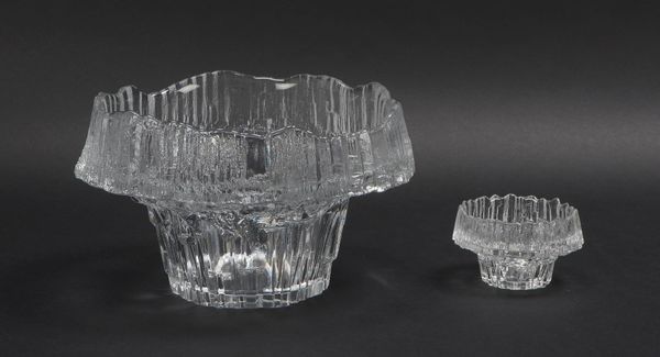 Iittala/Finnland, 2 Glasschalen, Modell 'Kulho Stellaria', Entwurf: Tapio Wirkkala; 1x groß/1x klein