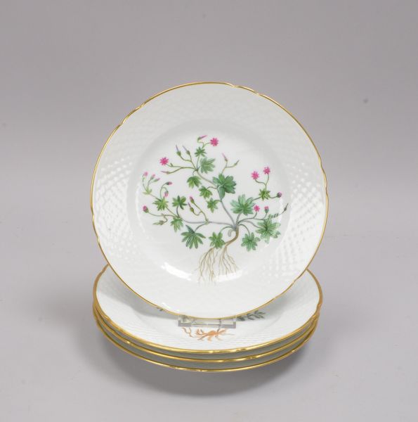 Bing & Grøndahl/Kopenhagen, Satz Wandteller, jeweils mit botanischen Motiven, mit Goldrand
