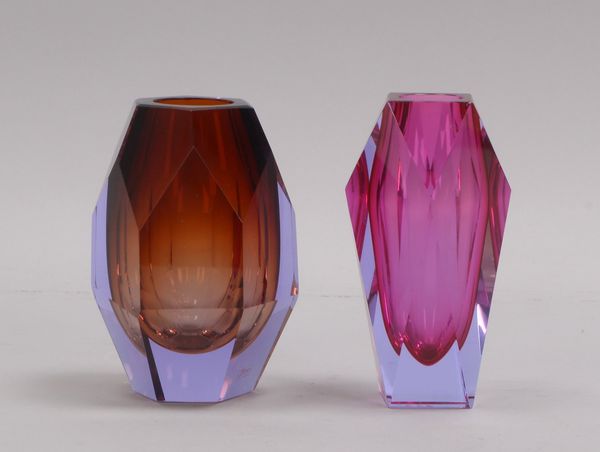 Moser, 2 Designer-Glasvasen (verschiedene Designer), Modell 'City', jeweils/unterschiedlich signiert