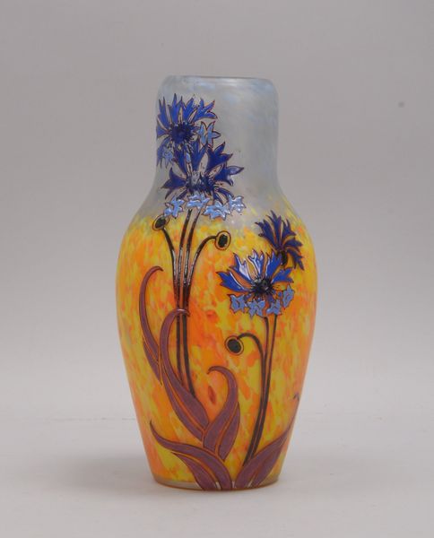 Legras, Designer-Glasvase, Korpus umlaufend mit Korblumen-Dekor, signiert; Höhe 29 cm