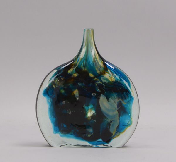 Mdina/Malta, Designer-Glasvase, signiert und gelabelt; Maße 22 x 20 x 4,5 cm