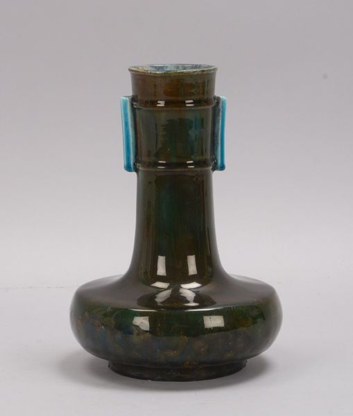 Vase (Frankreich), Keramik, gestauchter bauchiger Korpus mit langgezogenem Vasenhals