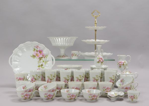 A. Giraud & Cie/Limoges, umfangreiches Tee-/Kaffee- und Kakaoservice, mit Rosendekor, diverse Teile