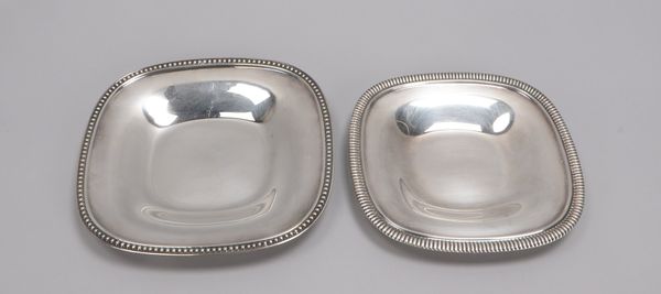 Wilkens, 2 Schalen, 835 Silber, quadratische Form, verschiedene Ausführungen/davon 1x mit Perlrand