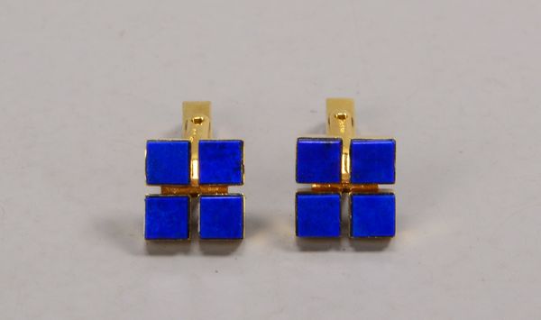 Paar Manschettenknöpfe, 585 GG (gestempelt), Platte besetzt mit jeweils 4x Lapislazuli-Plättchen