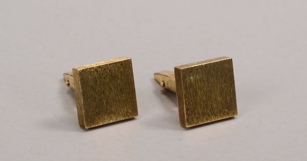 Paar Manschettenknöpfe, 333 GG (gestempelt); Maße Platte 15 x 15 mm, Gewicht 12 g