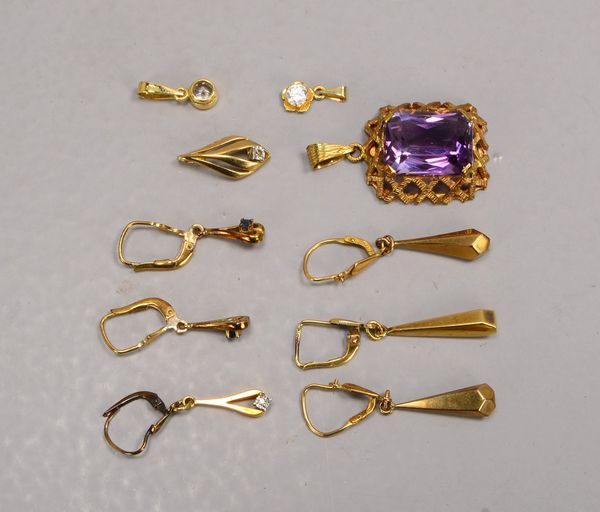 Kleines Goldschmuck-Konvolut, verschiedene Goldgehalte, Teile mit unterschiedlichem Steinbesatz