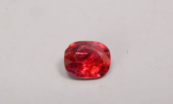 Spinell (Luc Yen/Vietnam), unbehandelter Stein von ca. 3,25 ct (Stein mit Gebrauchsspuren)