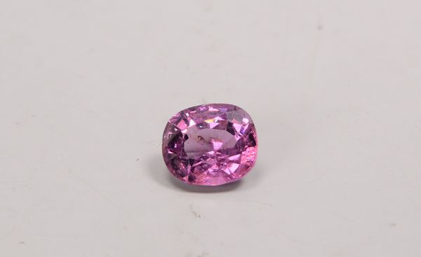 Spinell (Luc Yen/Vietnam), unbehandelter Stein von ca. 2,65 ct (Stein mit Gebrauchsspuren)