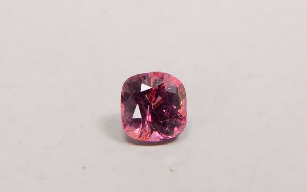 Spinell (Luc Yen/Vietnam), unbehandelter Stein von ca. 2,25 ct (Stein mit Gebrauchsspuren)