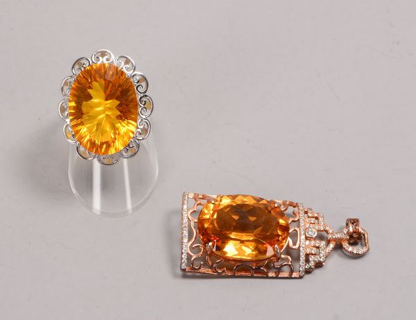 Schmuckset, Silber, mit Citrinbesatz, facettierte Steine im Ovalschliff, 2 Teile: Anhänger und Ring