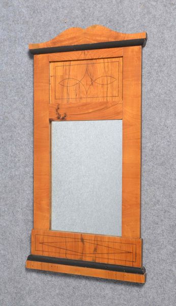 Biedermeier-Wandspiegel, Kirschbaum - Spiegel wohl ersetzt; Maße 75 x 39 cm