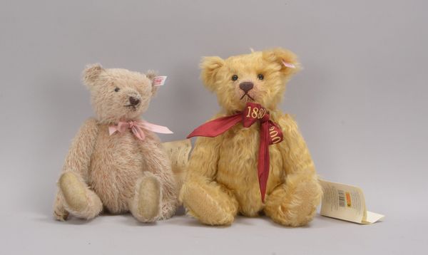 2 Steiff-Sammlerteddys, verschiedene Ausführungen: 'Appolonia Margarete', und 'Teddybär Celebration'